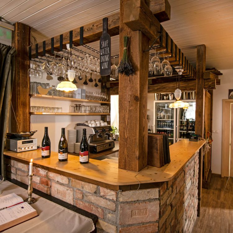 Bar v reštaurácii Stolček prestri sa