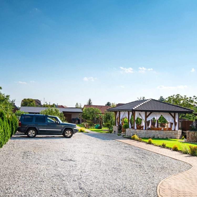 Reštaurácia - parkovisko