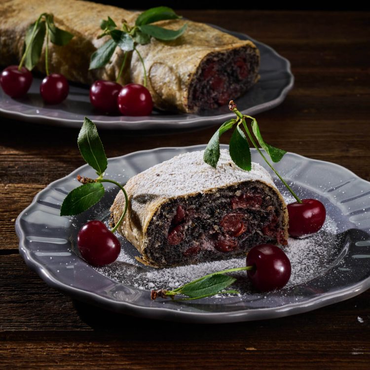 Tradičná domáca štrúdľa z višni